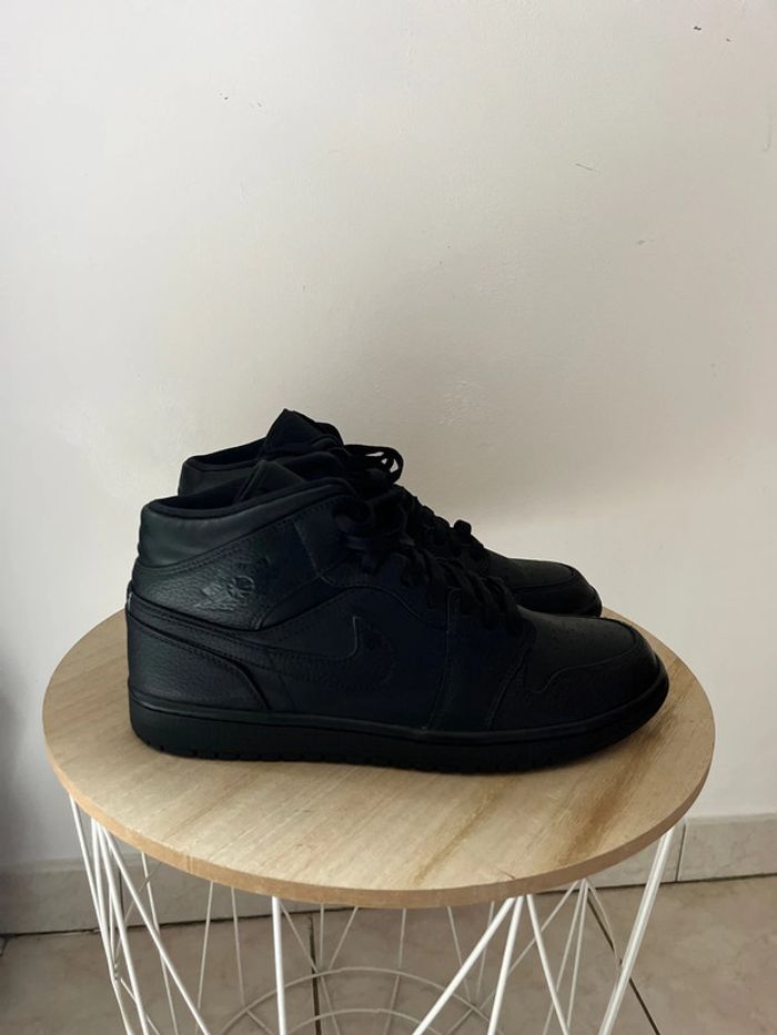 Jordan 1  mid triple black - photo numéro 2