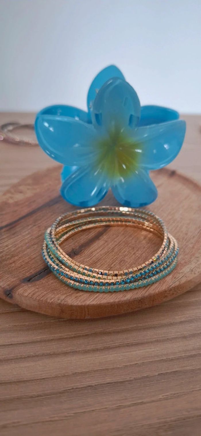 💙 Pince à cheveux fleur bleue + bracelets strass assortis – Neuf