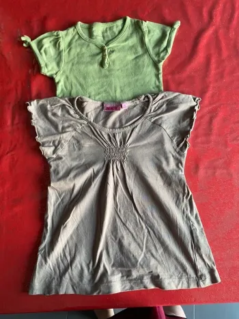 Lot 2 teeshirts 6 ans