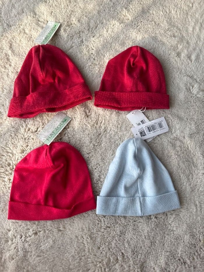Bonnet de bébé - lot de 4 neuf avec étiquette - taille 46-50-54