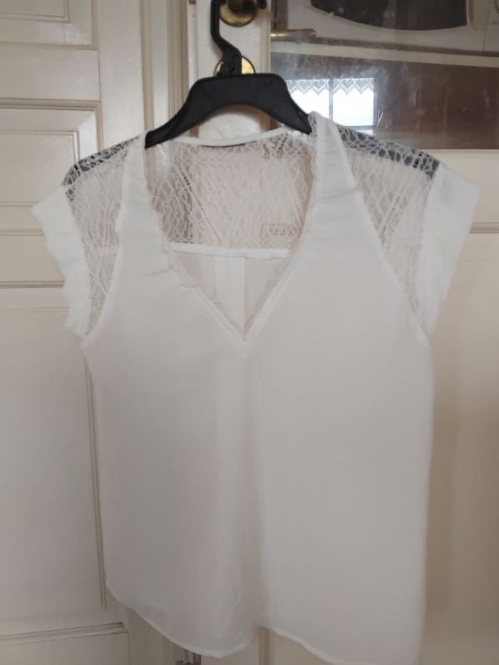 Blouse fluide avec dentelle