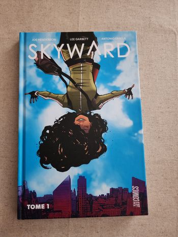 Livre "SKYWARD"
