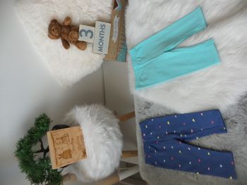 Jolie lot 2 leggings elastique 1 turquoise 1 bleu avec coeur multicouleur Tex bébé fille 3 mois