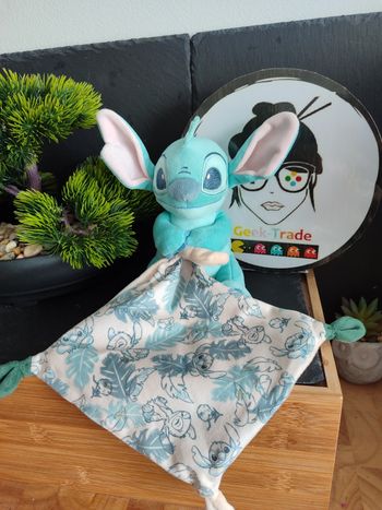 Disney baby Stitch Peluche doudou bleu beige feuille mouchoir vert DD000073