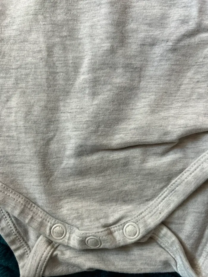 Lot de 3 bodys manches longues – 6 mois - photo numéro 12
