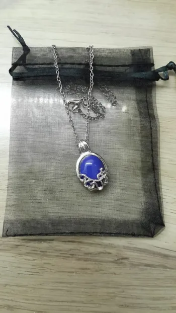 Collier pendentif Pierre bleue, Vintage porté par Katherine dans Vampire Diaries