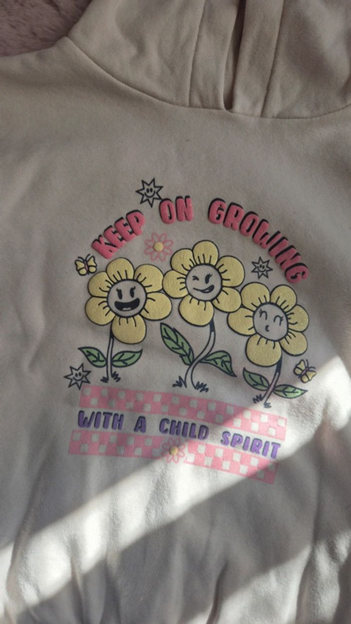 Sweat à capuche style flower power Kiabi 🌻 4 ans - photo numéro 2
