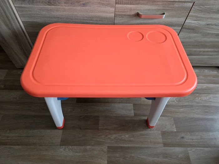 TABLE ENFANT MIXTE BOYS OU GIRLS AVEC 2 CHAISES MOTIFS DINOSAURES MARQUE TINY GEEKS - photo numéro 4