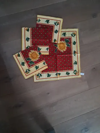 Lot de quatre serviettes style Provence