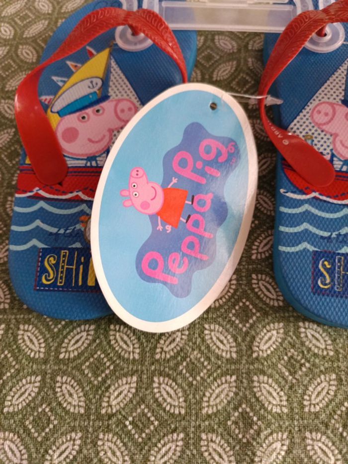 Paire de claquettes neuves Peppa pig taille 24/25 - photo numéro 4