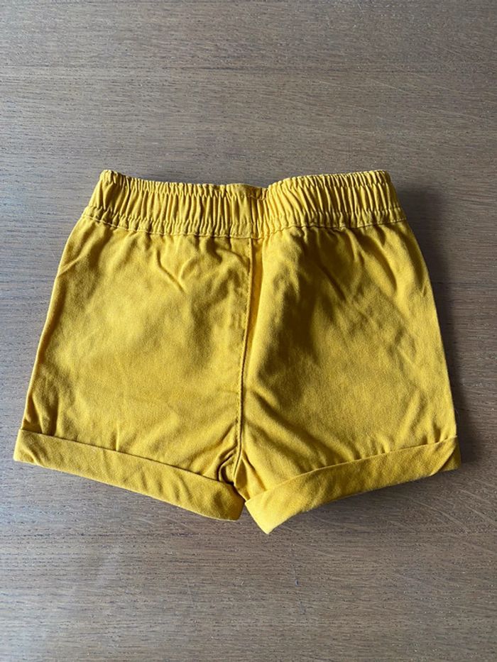 Short jaune moutarde - photo numéro 2