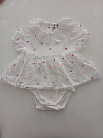 Robe neuve taille 9 mois
