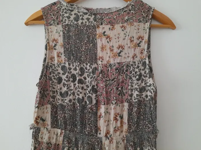 Robe longue sans manches et joli décolleté - photo numéro 6