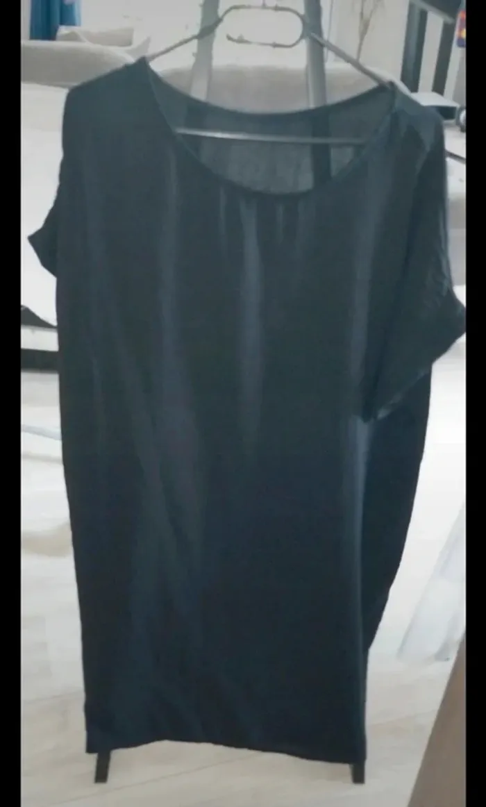 Robe noire neuve jamais portée taille unique jusqu'au 46