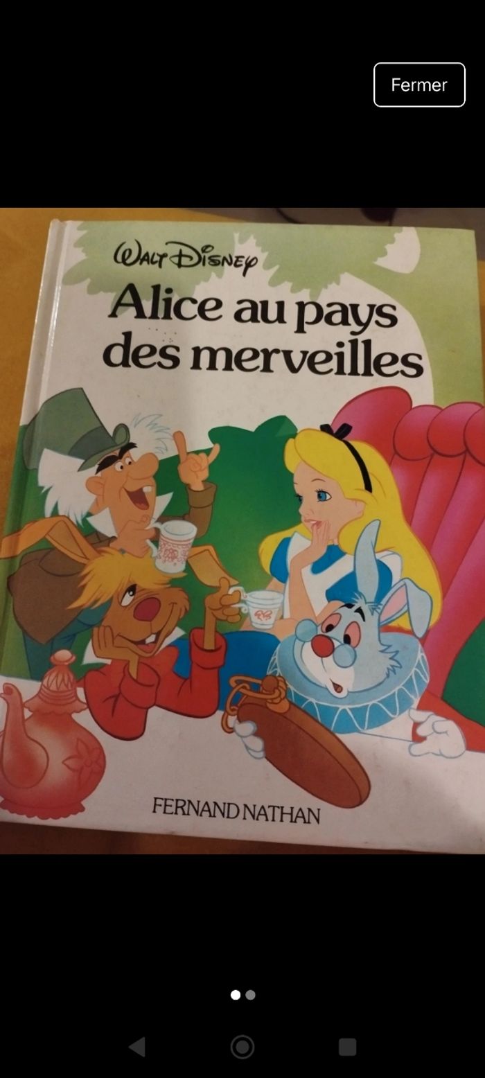 Livre Disney "Alice au pays des merveilles"