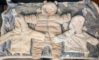 Lot deux manteaux et une combipilote 3 mois 