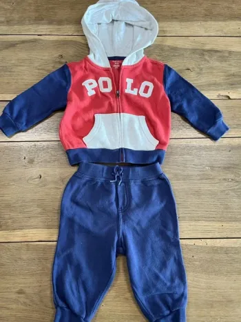 Ensemble bleu marine et rouge Ralph Lauren