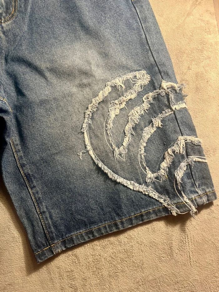 Short en denim blue jeans motif griffe brodé style Y2K oversize – Taille M - photo numéro 3