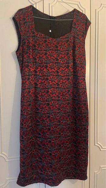 Très jolie robe rouge et noir
