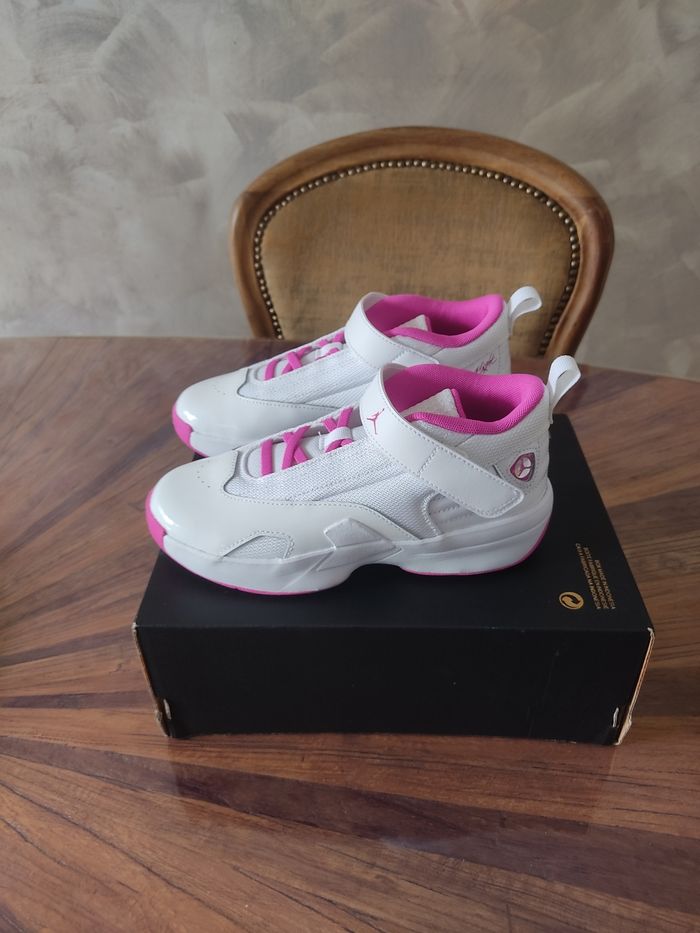 Baskets Jordan max aura 6 T 33 - photo numéro 2