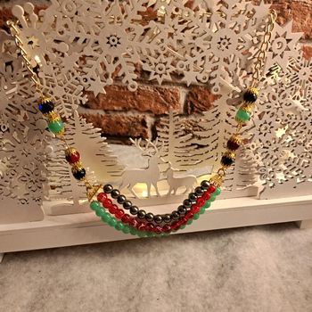 Collier chic multi rang vert noir et rouge