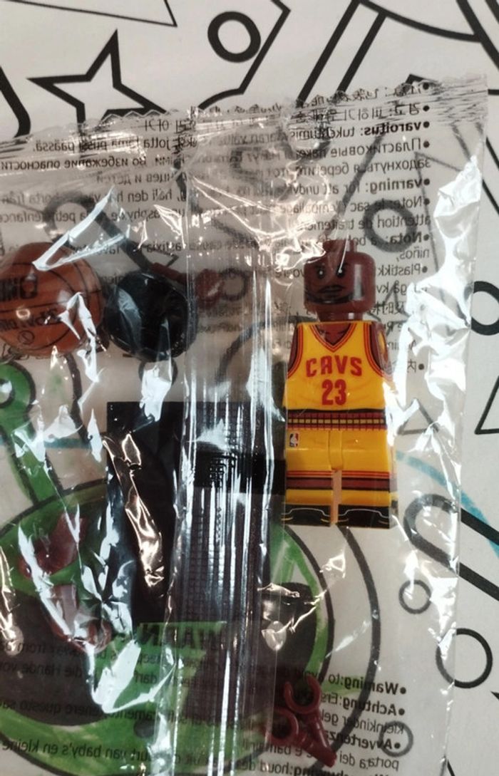 Figurine type Lego basketball NBA neuve LeBron James Cleveland cavaliers
