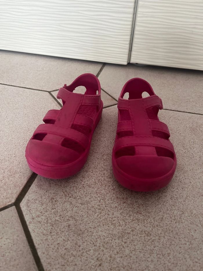 Chaussures de plage ou de balade pointure 28 - photo numéro 2