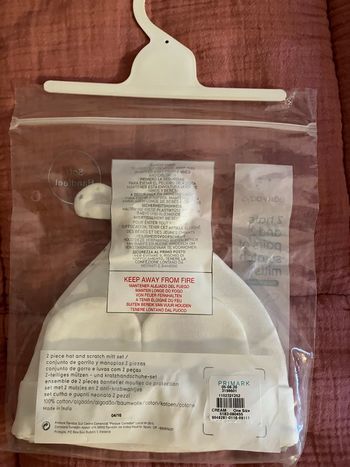 Ensemble bonnet et moufles naissance neuf