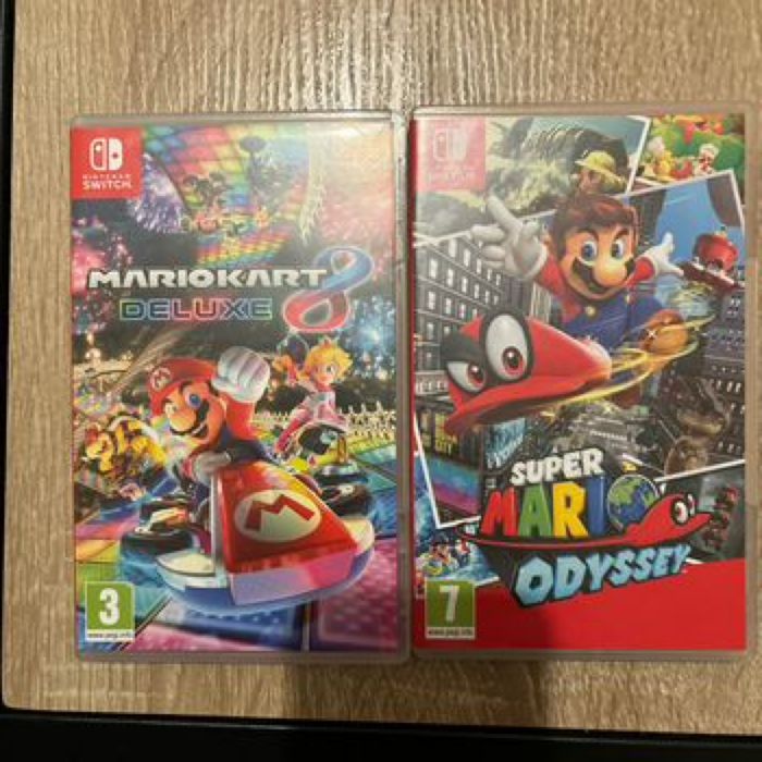 Lot jeux Mario odyssey et Mario kart switch