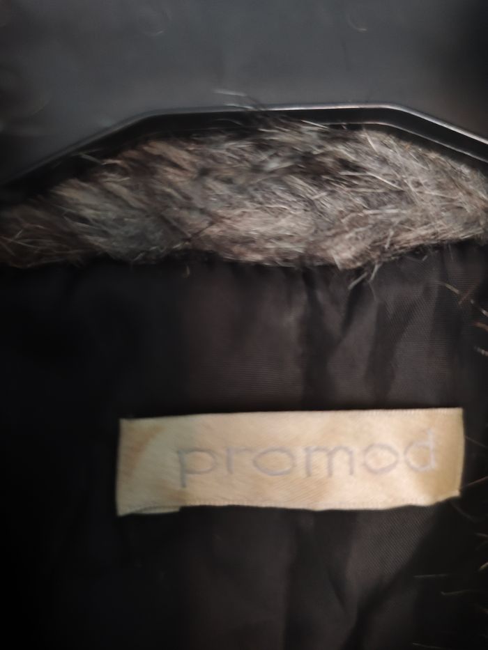 Veste sans manches avec "fourrure" - photo numéro 2