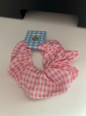 Chouchou rose et blanc à carreaux