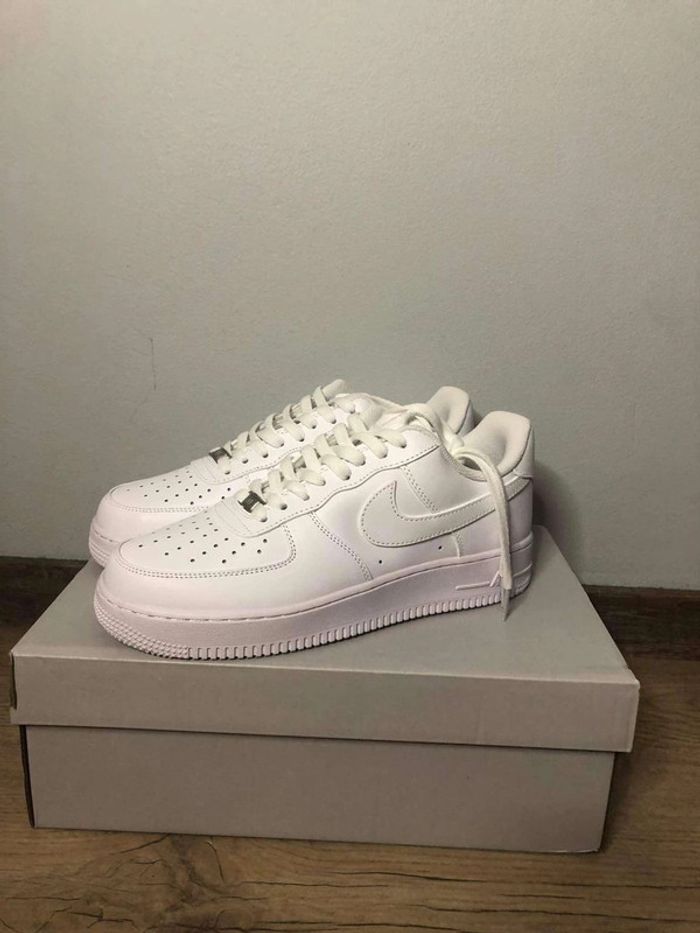 Nike Air Force 1 Low '07 White - photo numéro 2