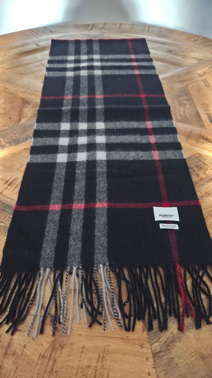 Écharpe Burberry noire Modèle Iconic Check - photo numéro 3