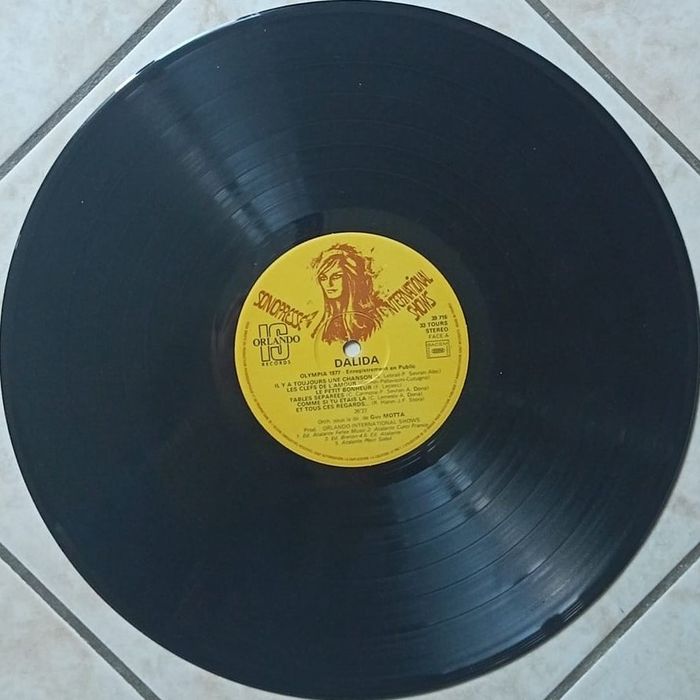 Vends Vinyle Dalida Olympia 77 enregistré en public année 1977 - photo numéro 3