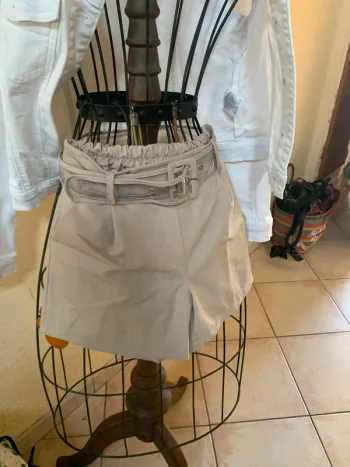 Shorts bleu ciel gris et beige taille M