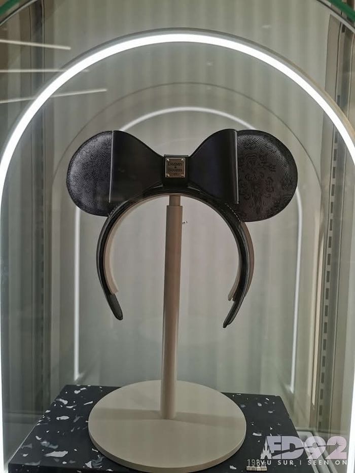 Ears phantom manor Dooney & bourke