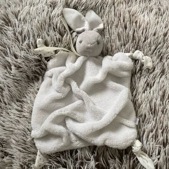 Doudou lapin plat kaloo blanc plume