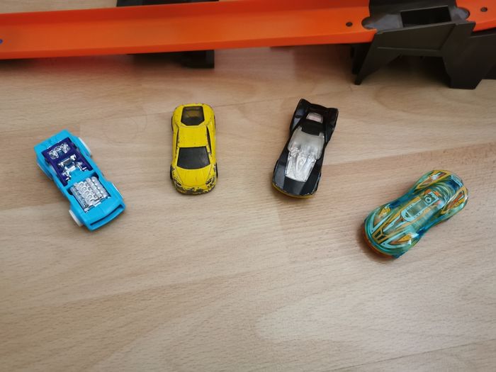 Looping hot wheels avec 4 voitures - photo numéro 3