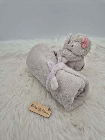 Doudou ma première couverture Daisy et coco Pingouin rose et beige Noukie's