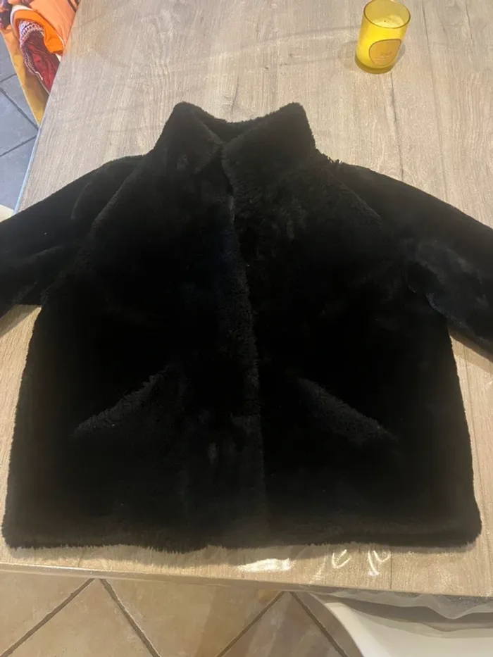 Veste imitation fourrure noire – ONLY – Taille M