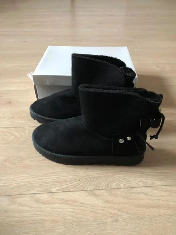 Bottines noires fourrées neuves pointure 37 - photo numéro 2