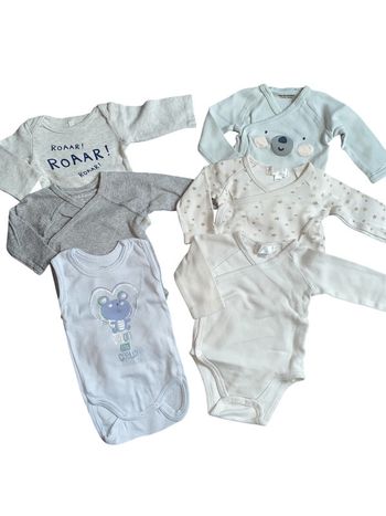 Lot bodies bébé 3 mois