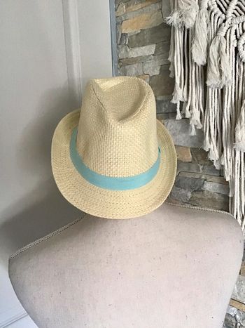 Chapeau de paille 2-4 ans de coloris crème avec un ruban bleu ciel mixte taille 52