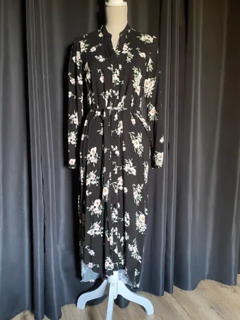 Robe chemise noire à fleurs, Vero Moda