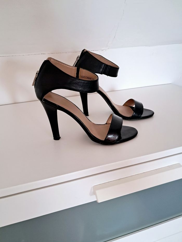 Jolie escarpin talon aiguille - photo numéro 2