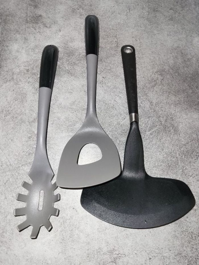 couverts a pates, pelle a tarte et pelle a steak