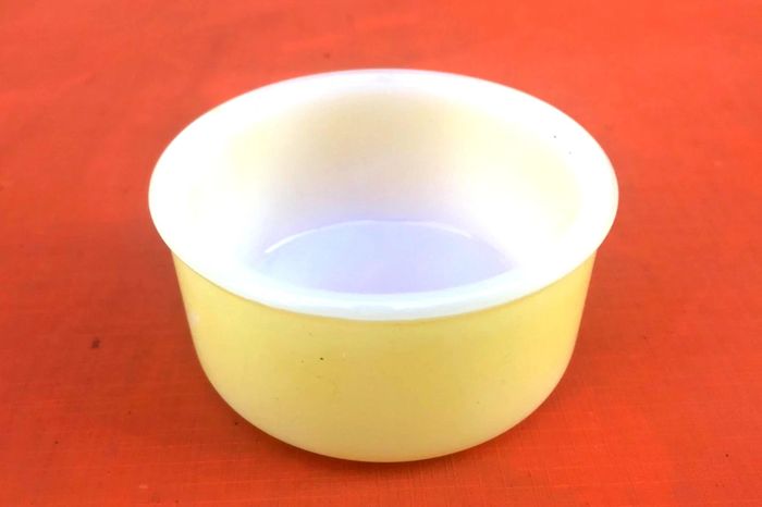 Années 1960  5 ramequins  Verre opalin coloré  Flanc Lyonnais  Arcopal France - photo numéro 3