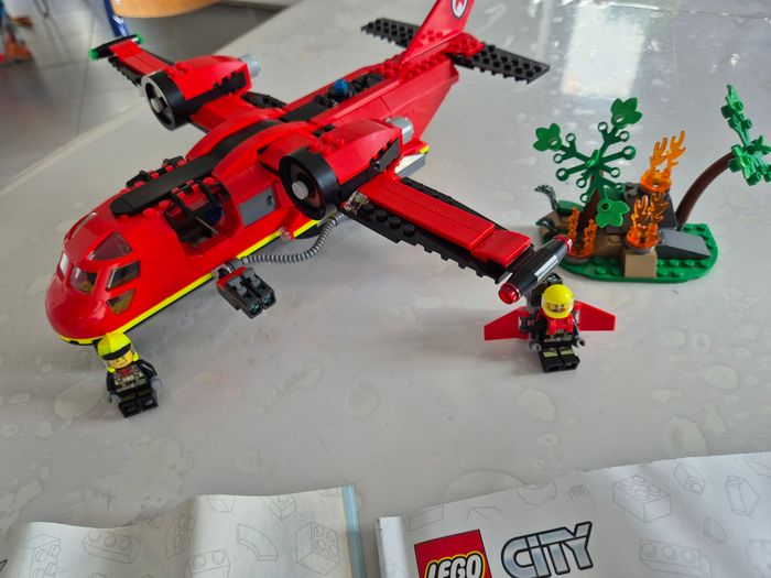 Lego l'avion de sauvetage des pompiers - photo numéro 2