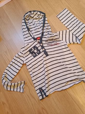 Pull fin à capuche taille 10 ans 🌞