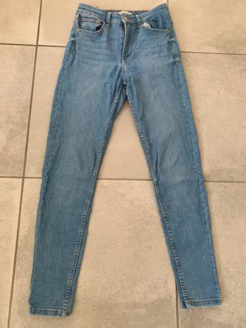 Jean bleu Bershka taille 36 